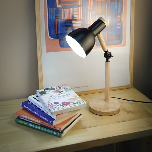 Lámpara de Escritorio LED Ajustable en Madera y Negro - Diseño Moderno y Funcional